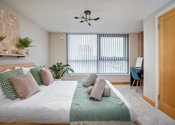Large Central Penthouse In Leeds