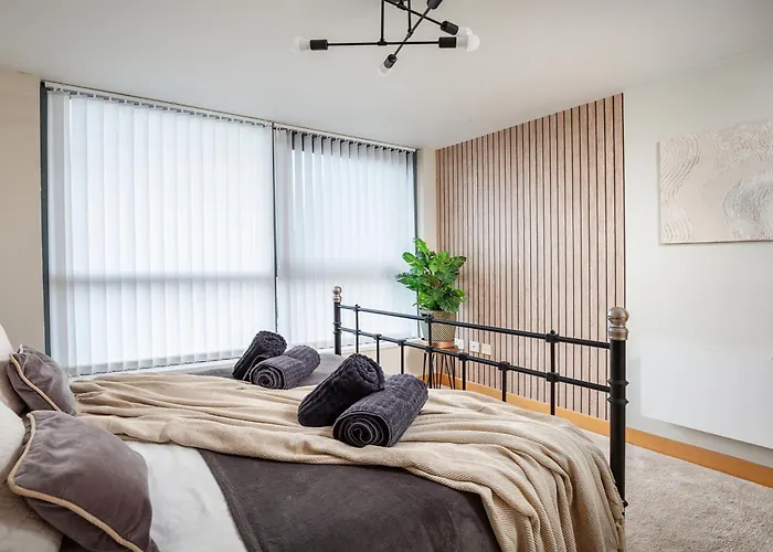 Large Central Penthouse In Leeds