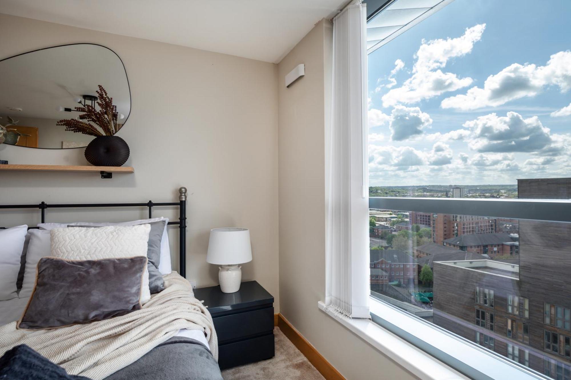 Large Penthouse In Leeds Apartment