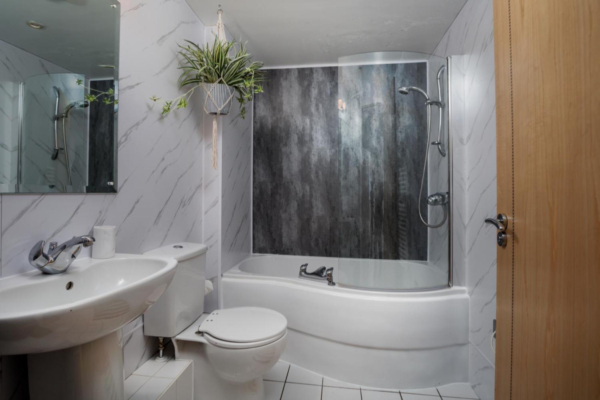 Large Penthouse In Leeds *