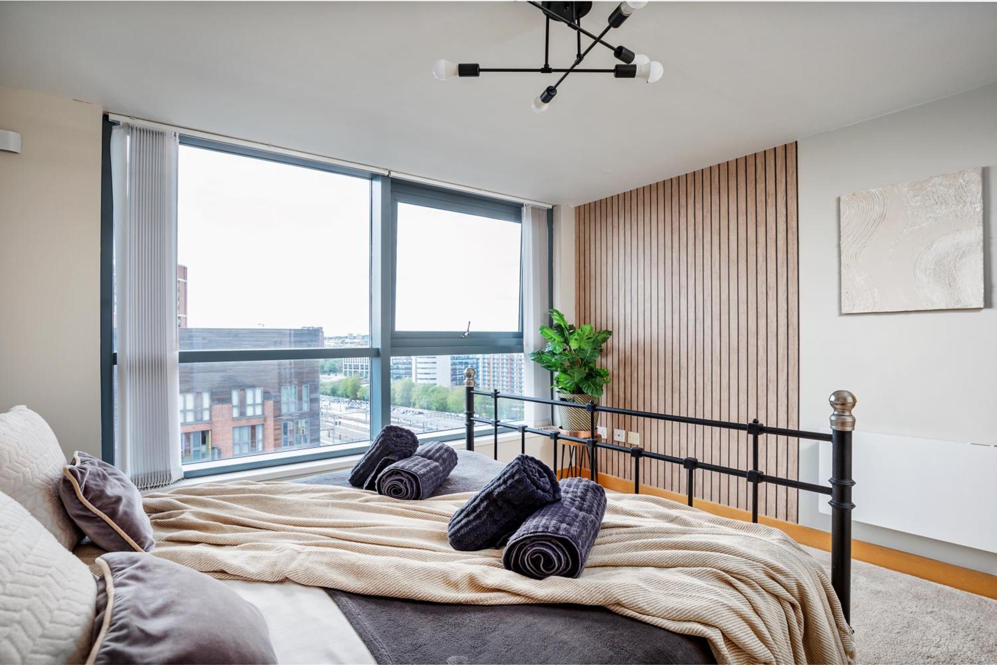 Large Penthouse In Leeds