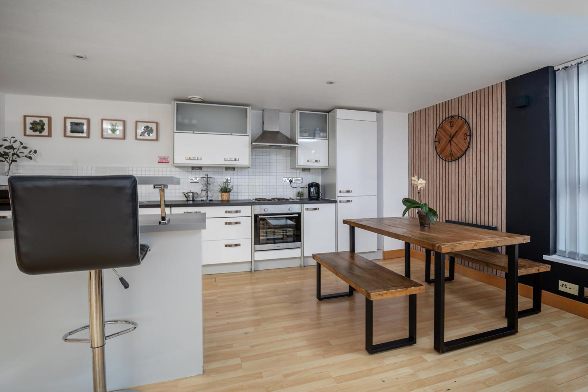 Large Penthouse In Leeds *