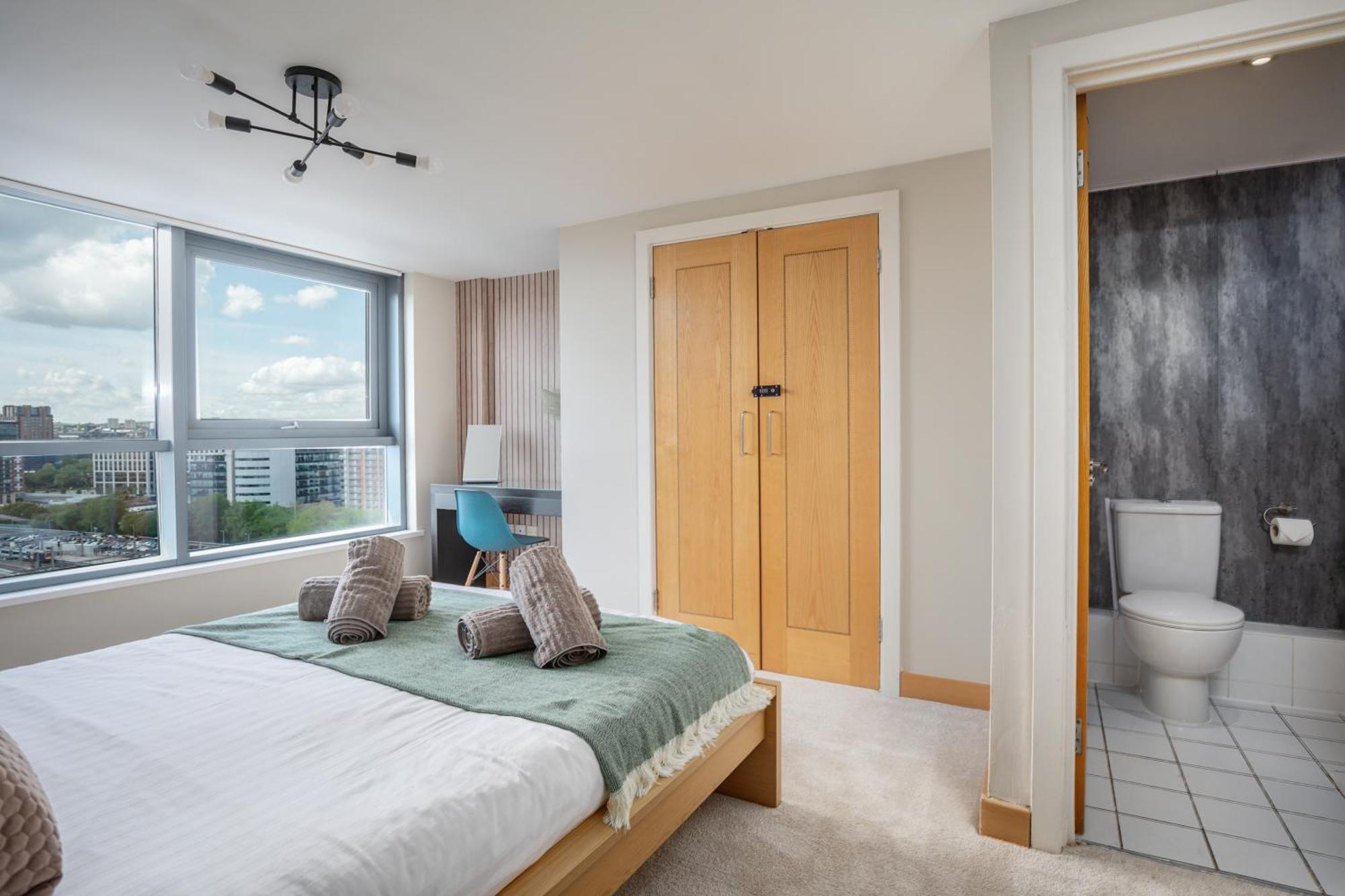 Large Penthouse In Leeds